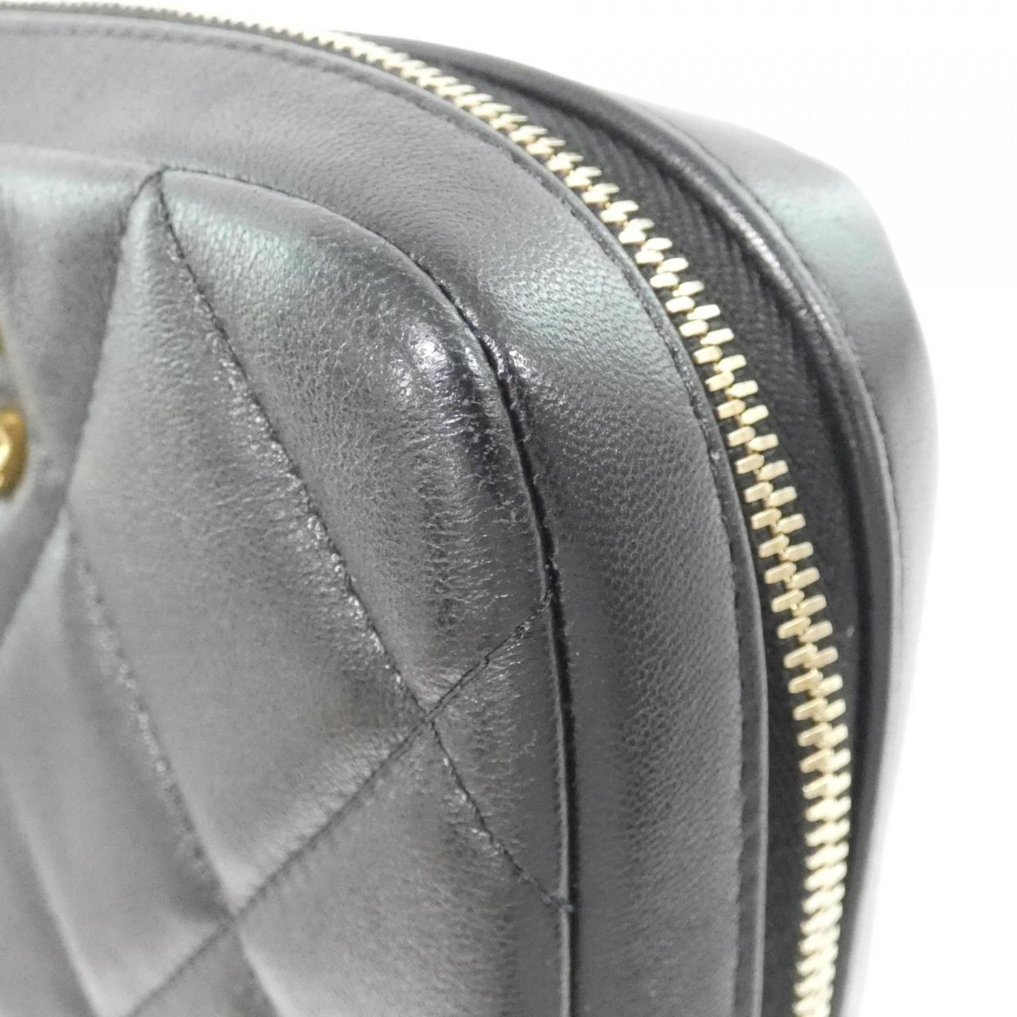 Chanel Black Leather Shoulder Bag (Pre-Owned)
