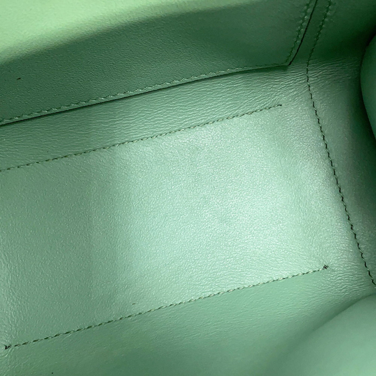 Salvatore Ferragamo Light Green Leather Shoulder Bag (Pre-Owned)