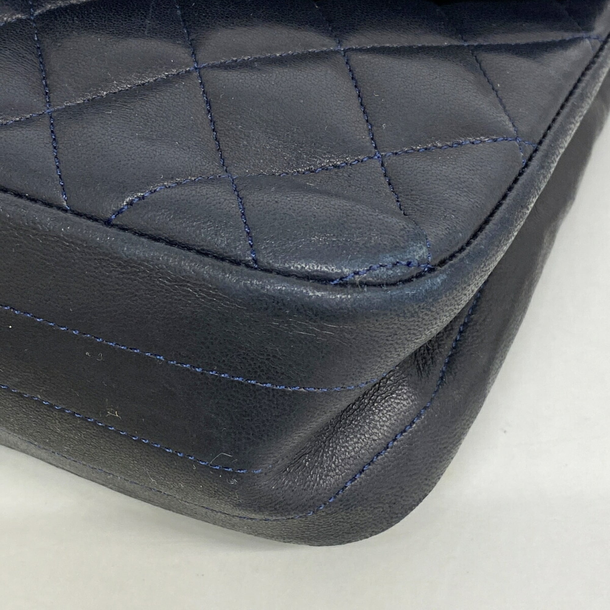 Chanel Black Leather Shoulder Bag (Pre-Owned)