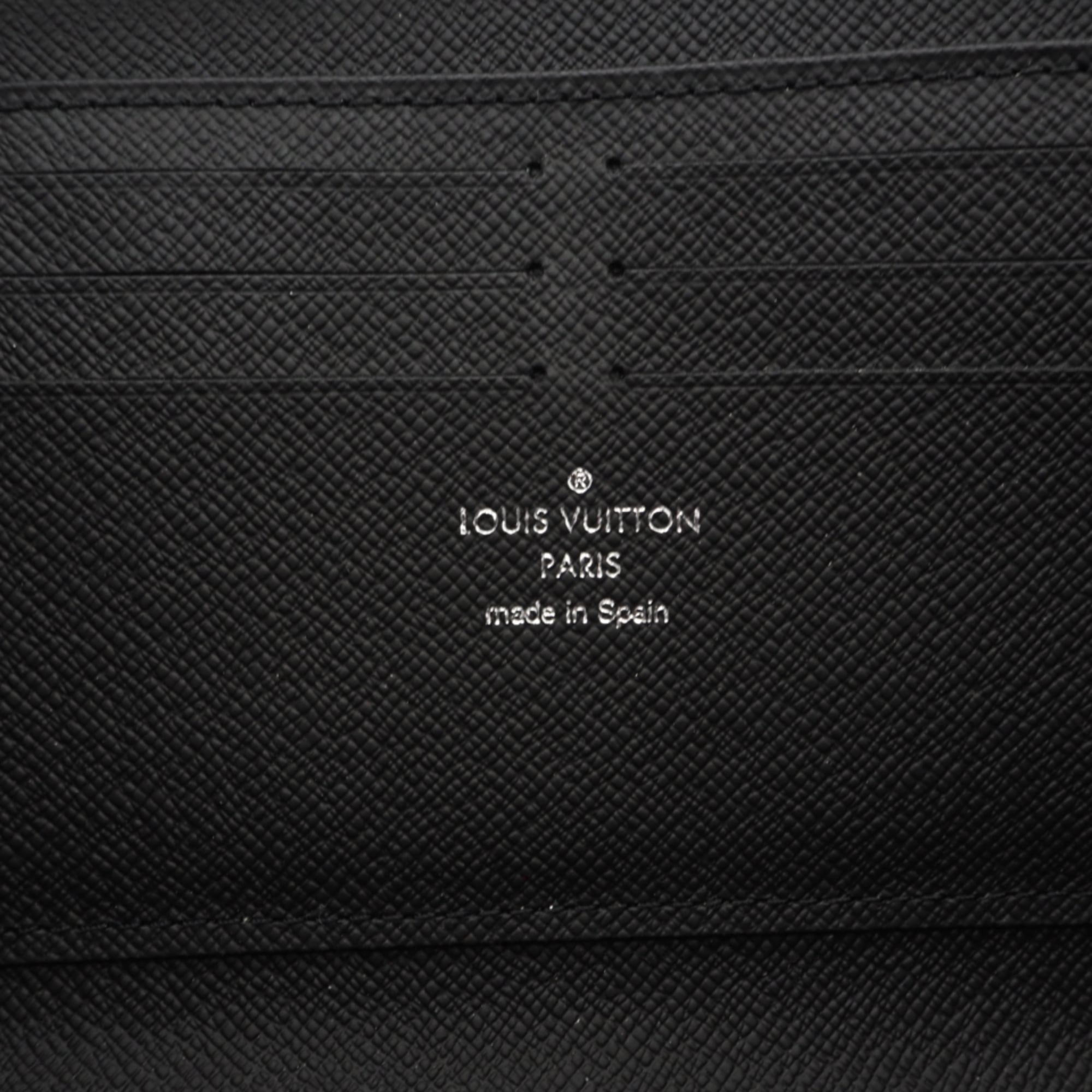 Louis Vuitton Taiga Black Leather Long Wallet (Bi-Fold) (Pre-Owned)