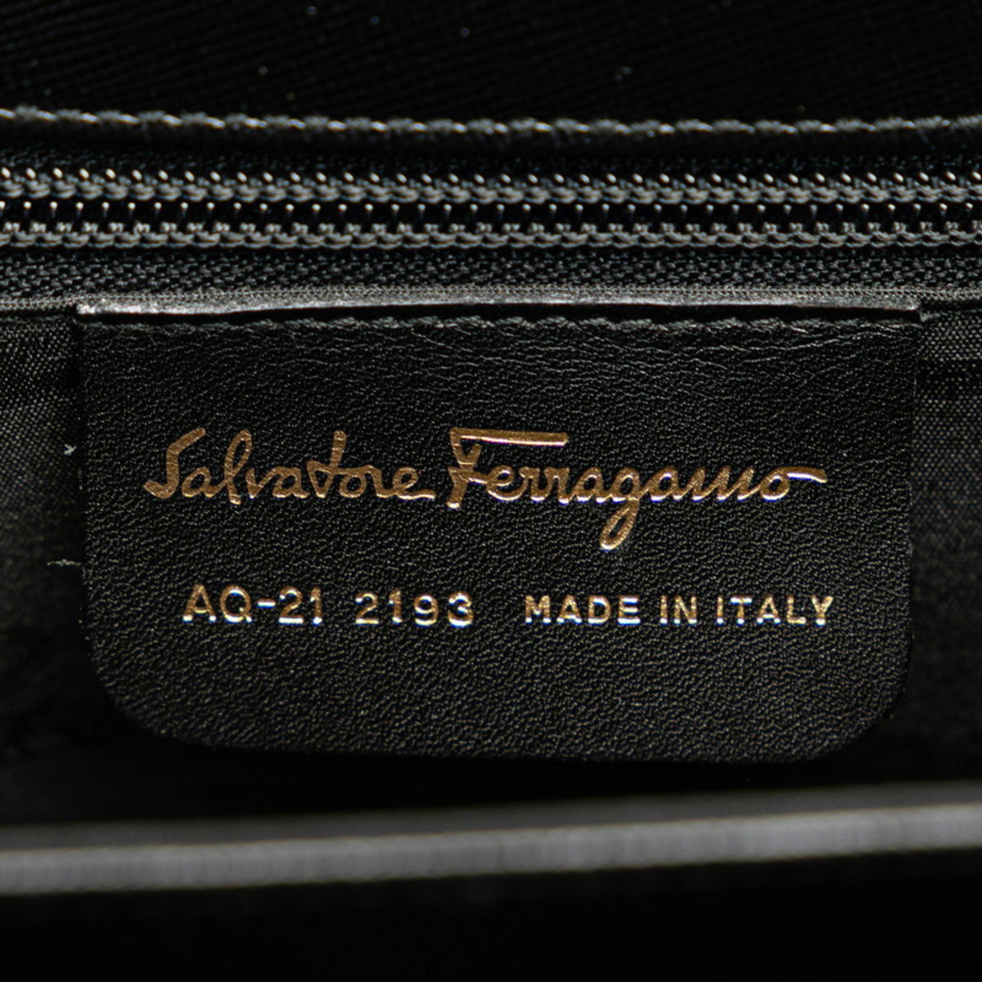 Salvatore Ferragamo Gancini Black Leather Handbag Shoulder Bag (Pre-Owned)