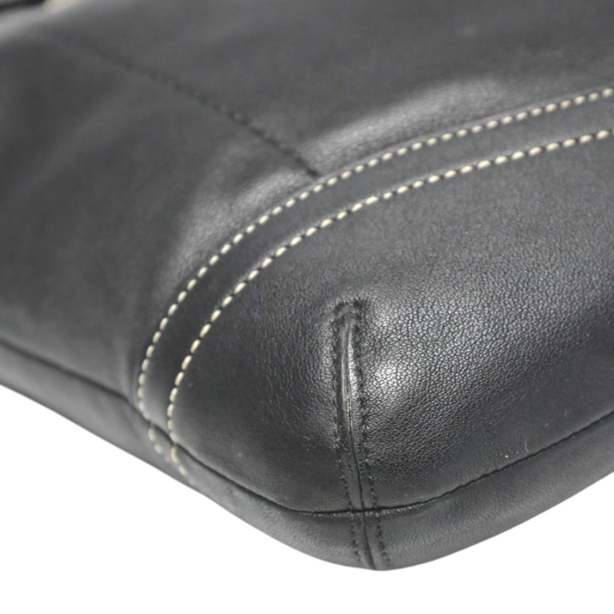 Coach Black Leather Shoulder Bag (Pre-Owned)