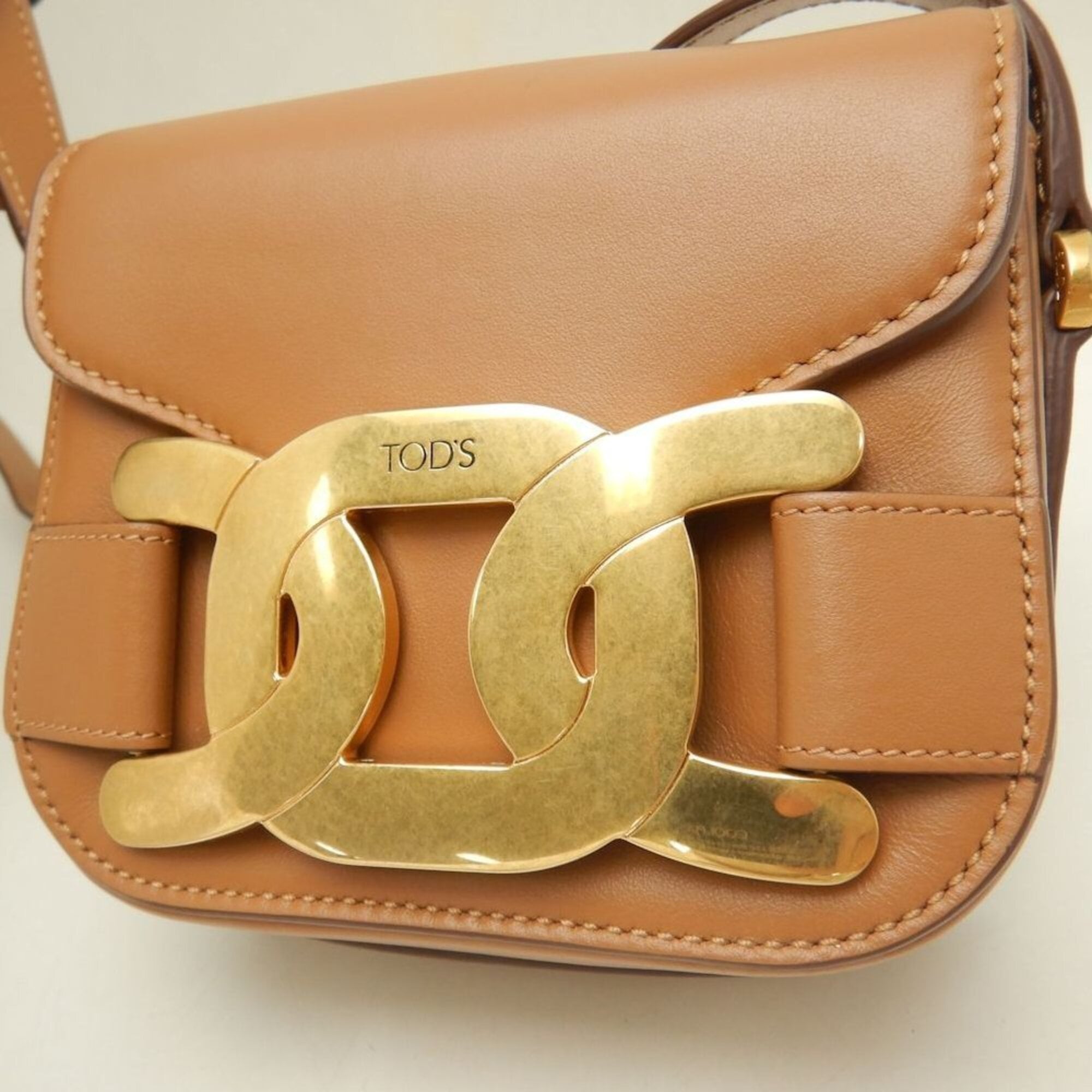 Tod's Brown Leather Shoulder Bag (Pre-Owned)