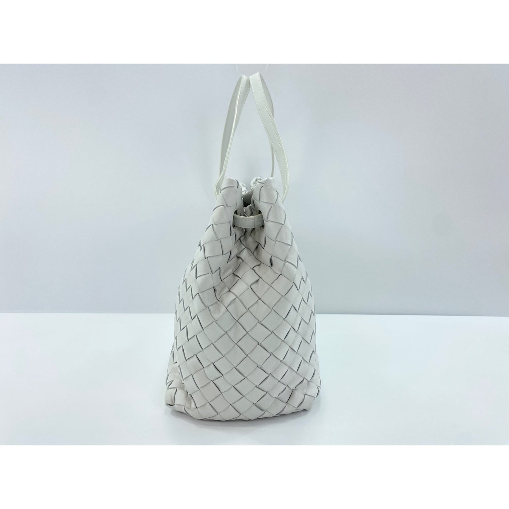 Bottega Veneta Intrecciato White Intrecciato Tote Bag (Pre-Owned)