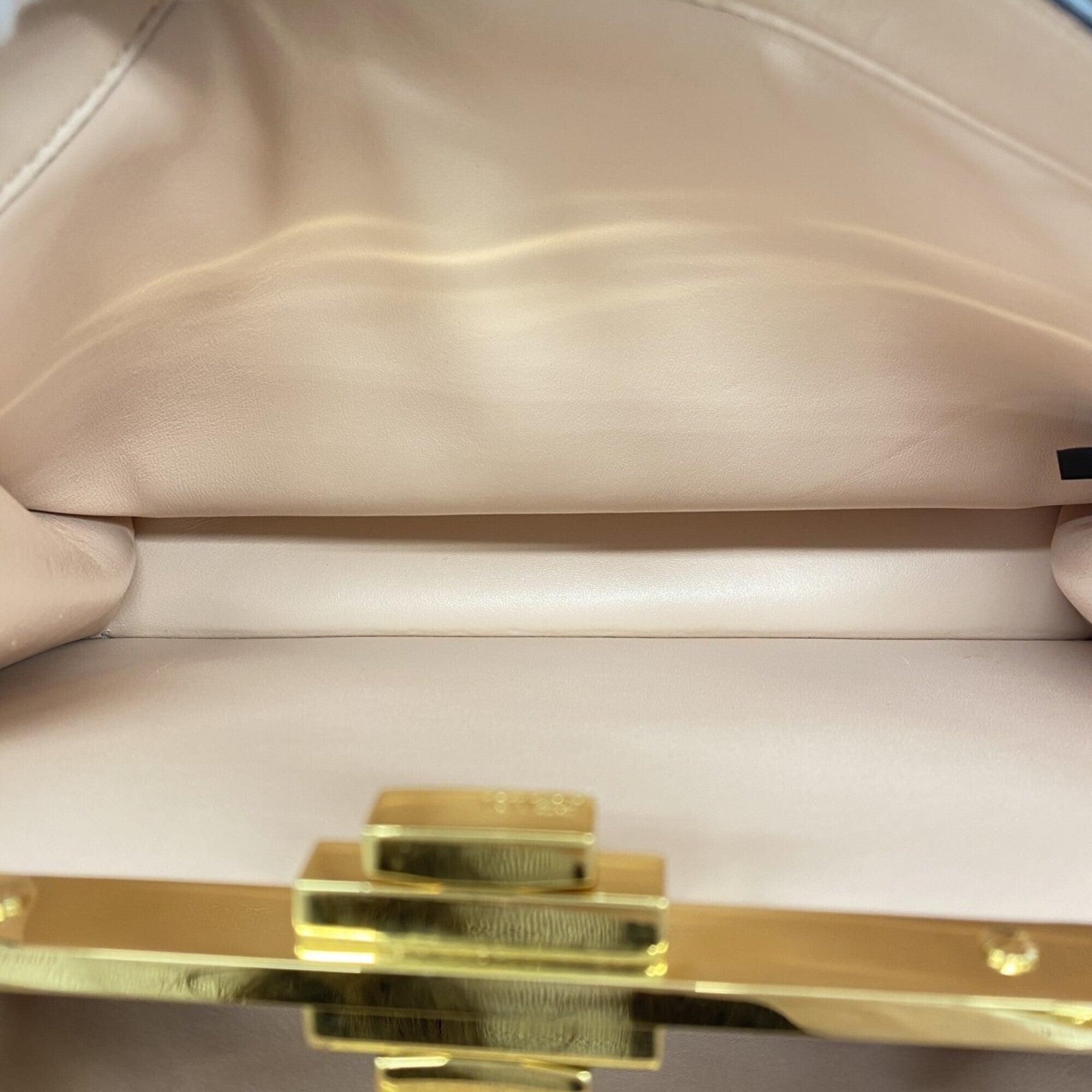 Fendi White Leather Handbag (Pre-Owned)