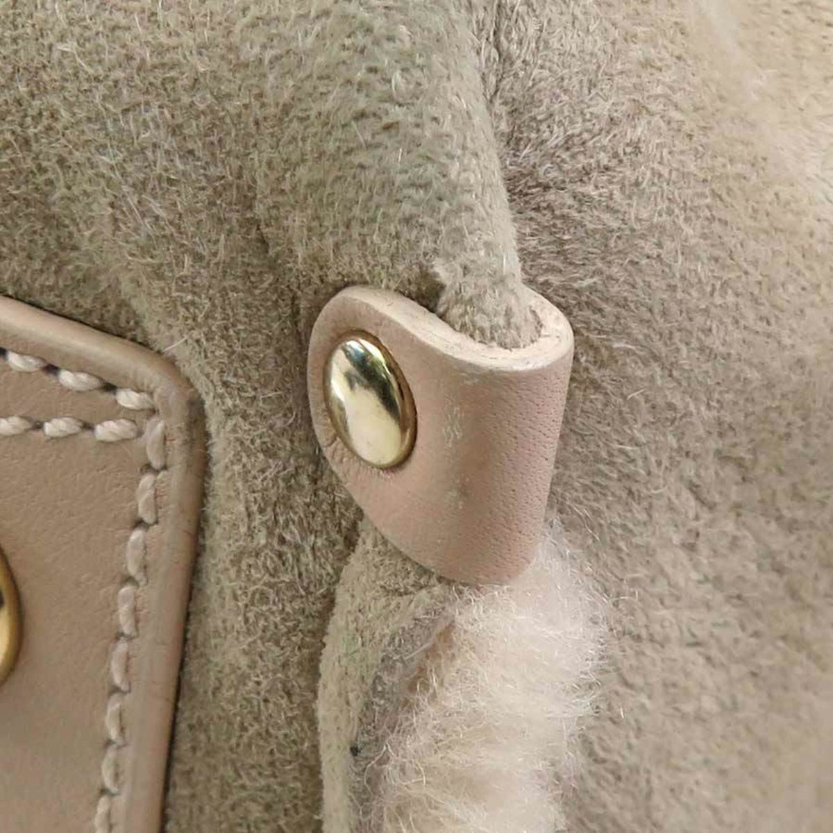 Salvatore Ferragamo Beige Pink Beige Leather Shoulder Bag (Pre-Owned)