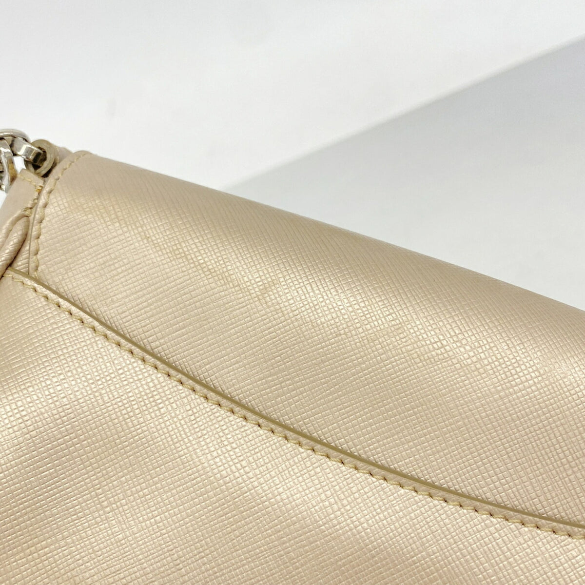 Salvatore Ferragamo Beige Leather Shoulder Bag (Pre-Owned)