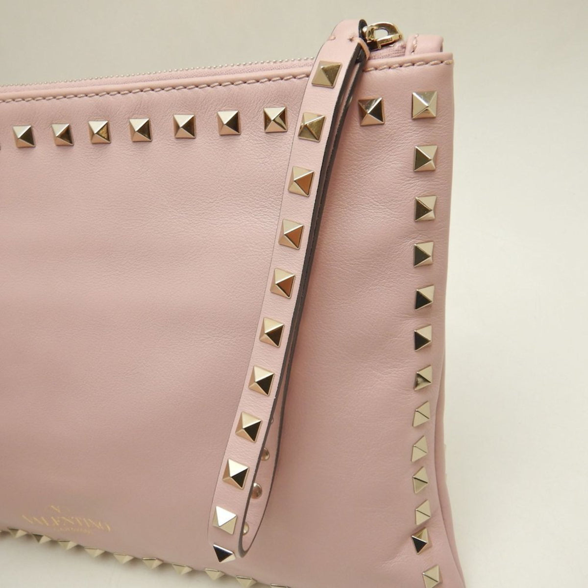 Valentino Pink Leather Clutch Bag (Pre-Owned)