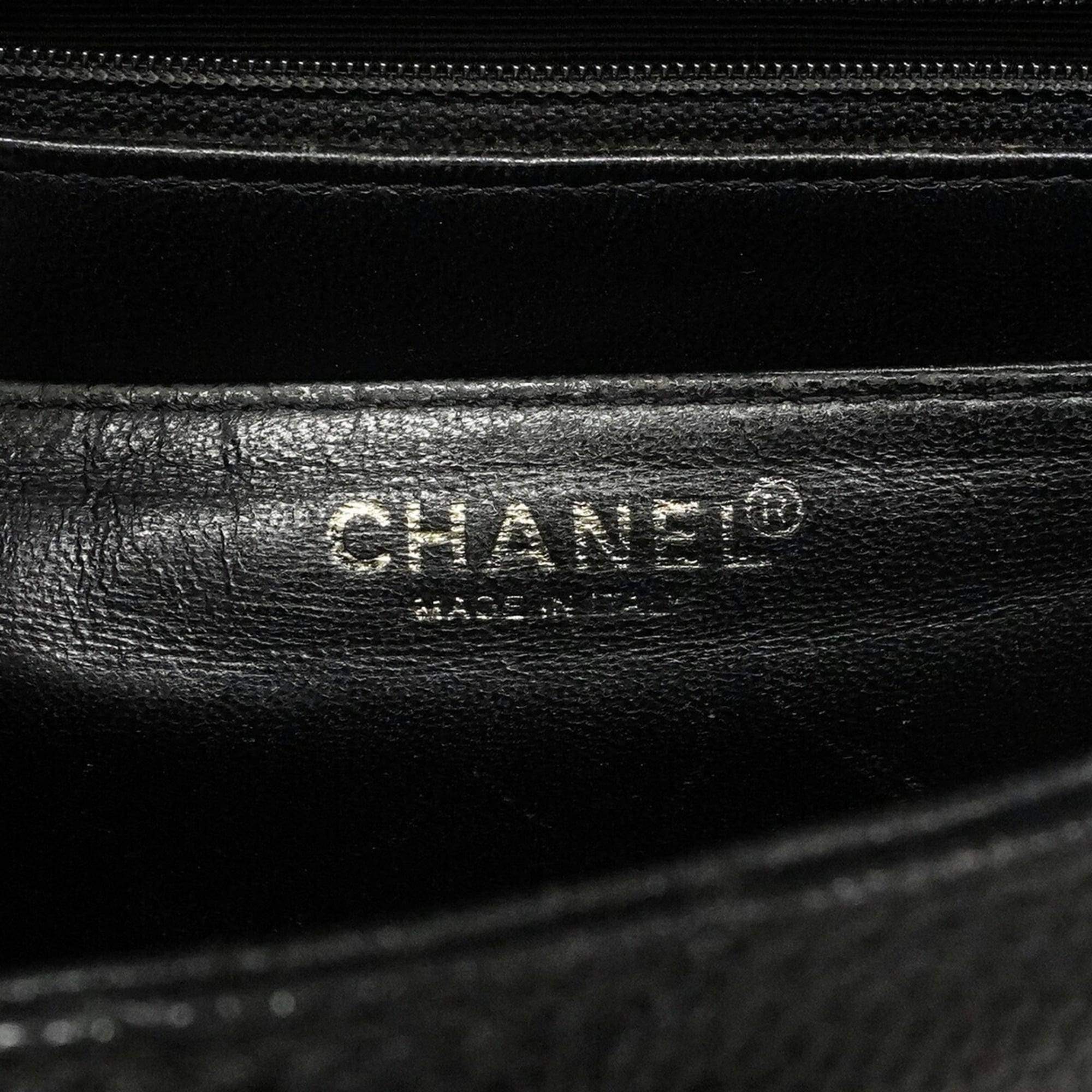 Chanel Black Grained Calfskin Handbag (Pre-Owned)