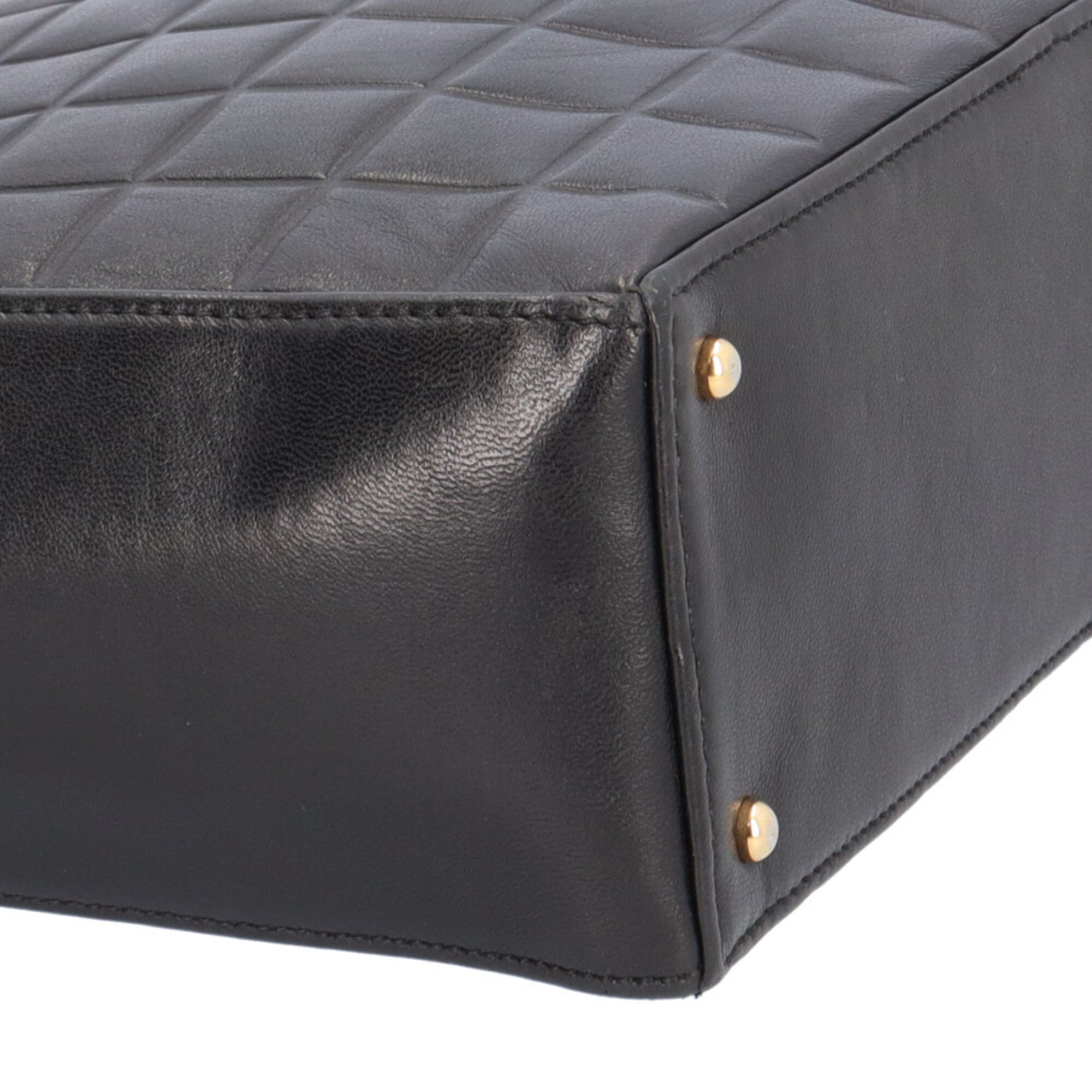 Chanel Black Leather Shoulder Bag (Pre-Owned)