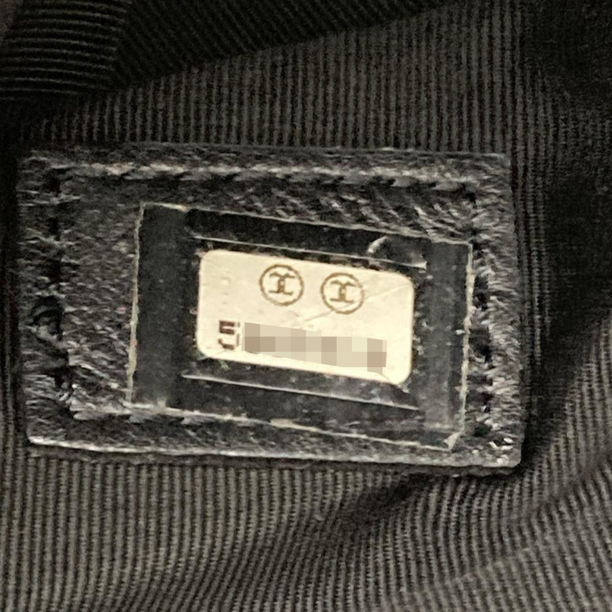 Chanel Black Leather Shoulder Bag (Pre-Owned)