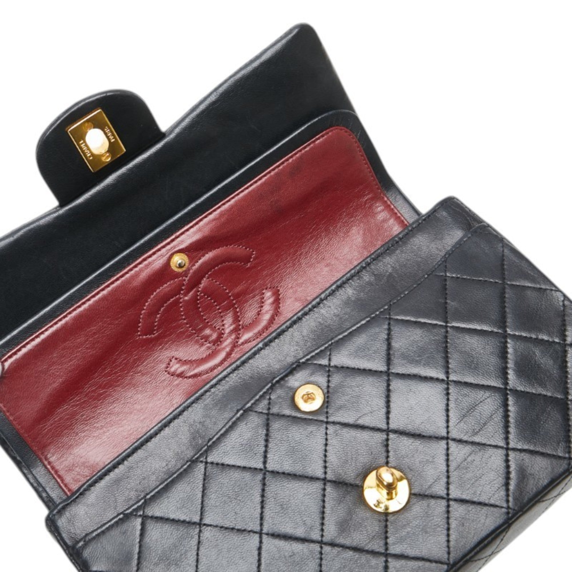Chanel Matelasse Black Leather Shoulder Bag (Pre-Owned)