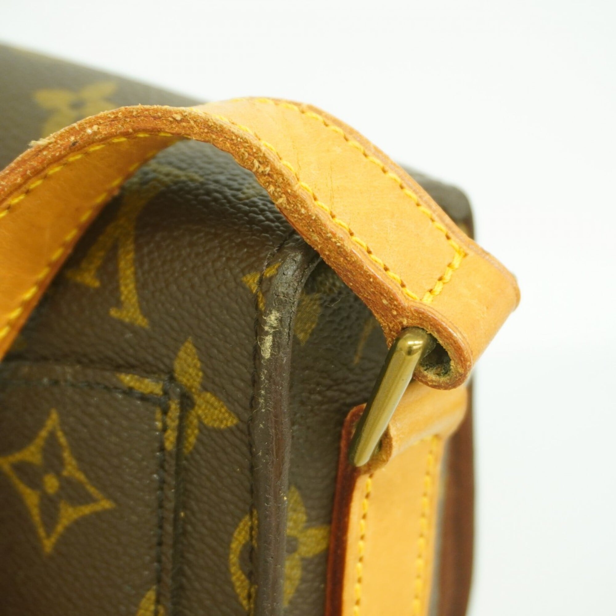 Louis Vuitton Brown Shoulder Bag (Pre-Owned)