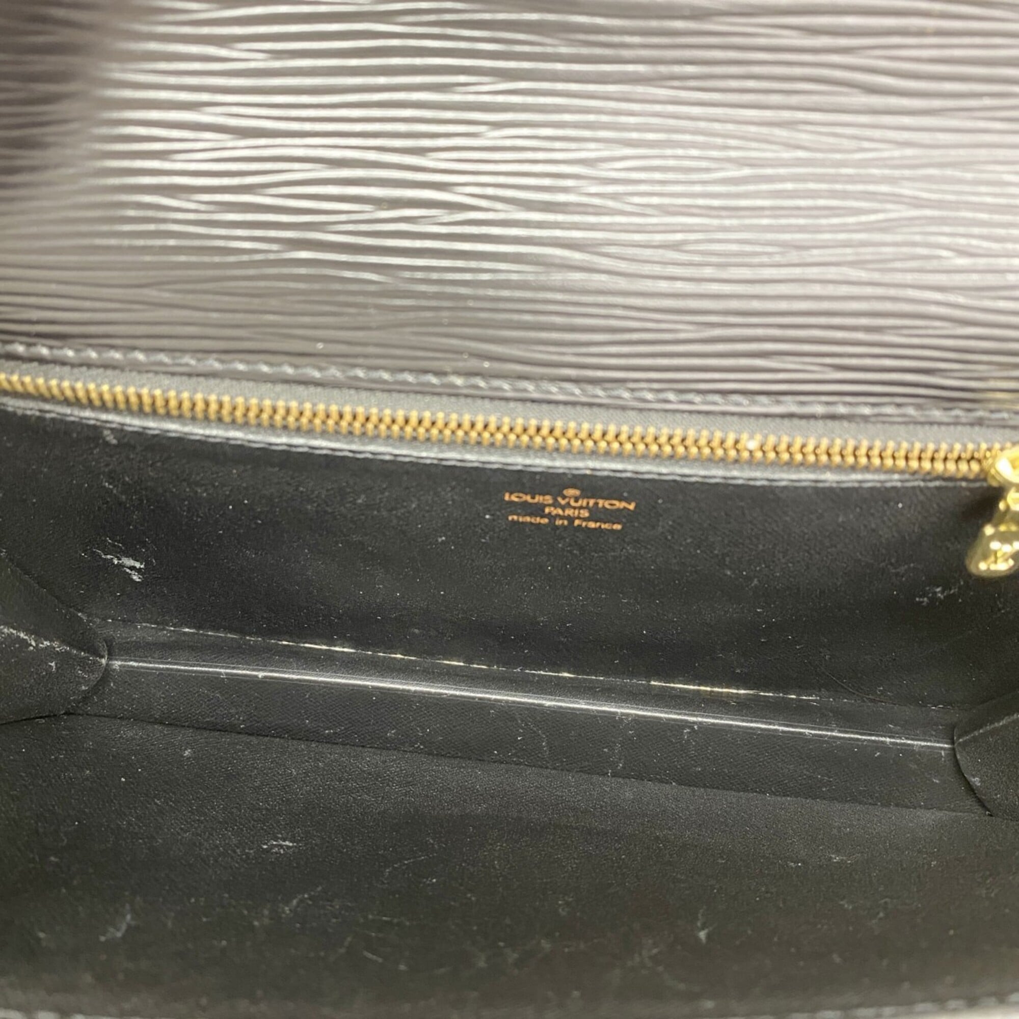 Louis Vuitton Noir Clutch Bag (Pre-Owned)