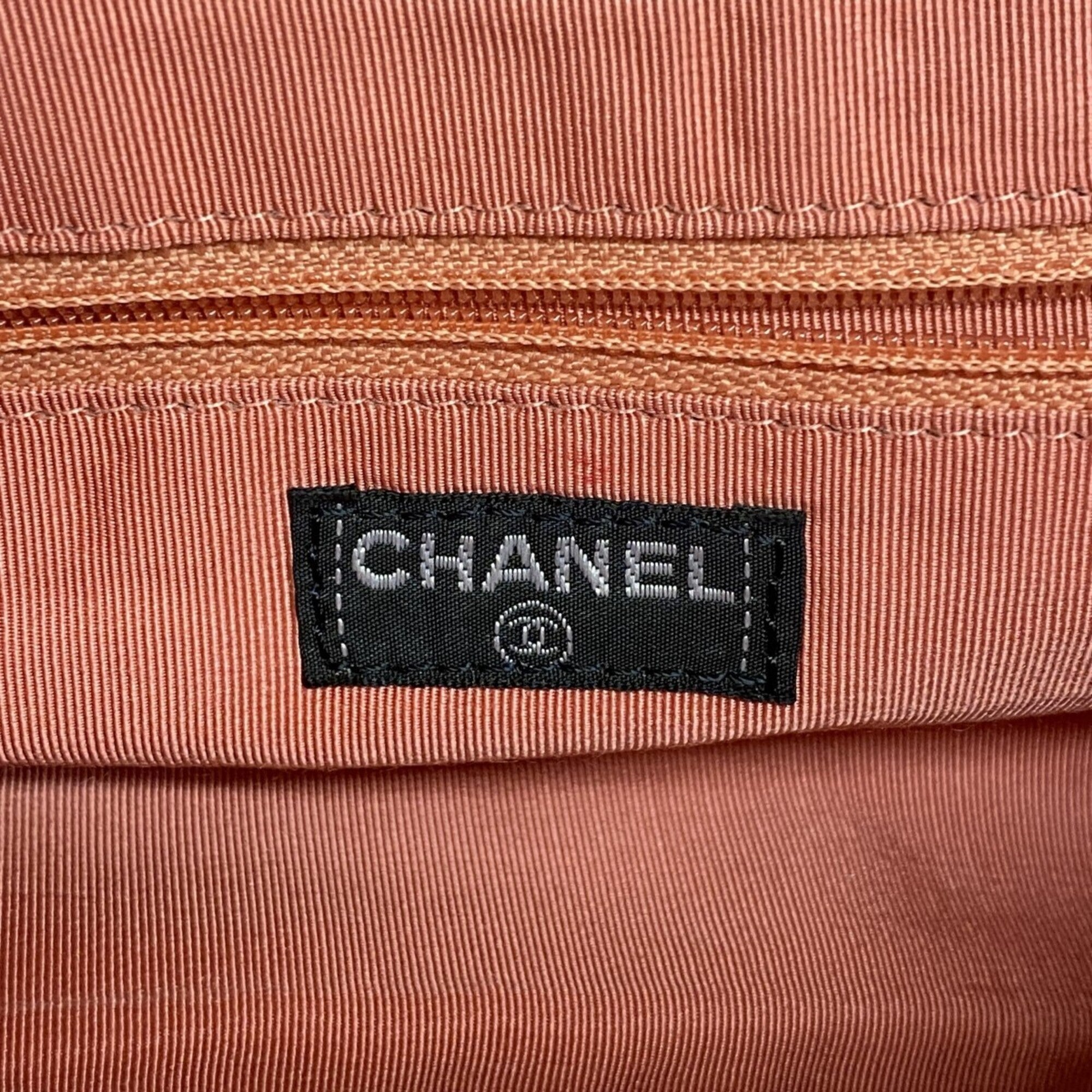 Chanel Pink Suede Shoulder Bag (Pre-Owned)