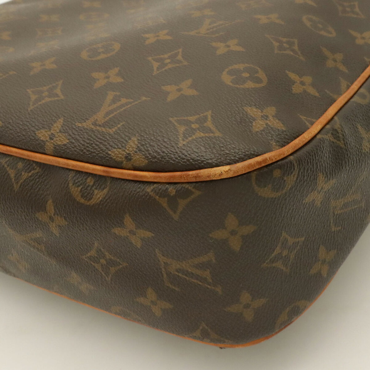Louis Vuitton Brown Vinyl Shoulder Bag (Pre-Owned)