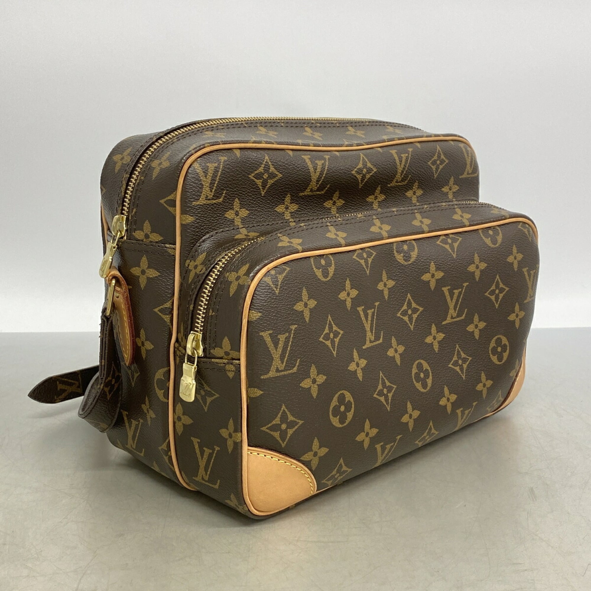 Louis Vuitton Brown Shoulder Bag (Pre-Owned)