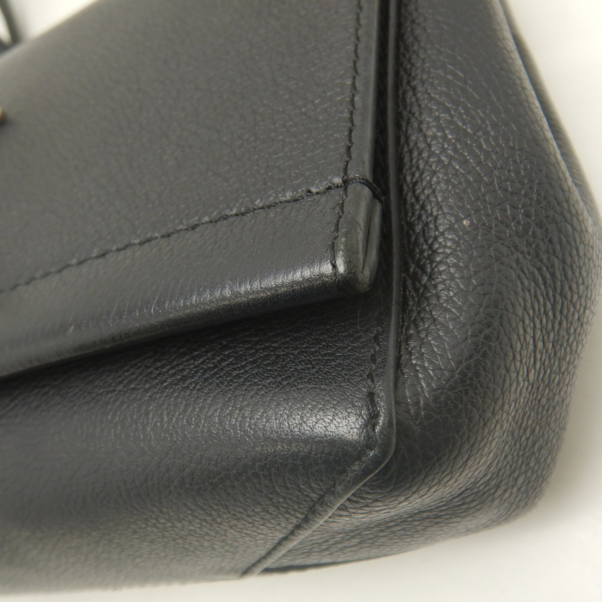 Louis Vuitton Noir Leather Shoulder Bag (Pre-Owned)