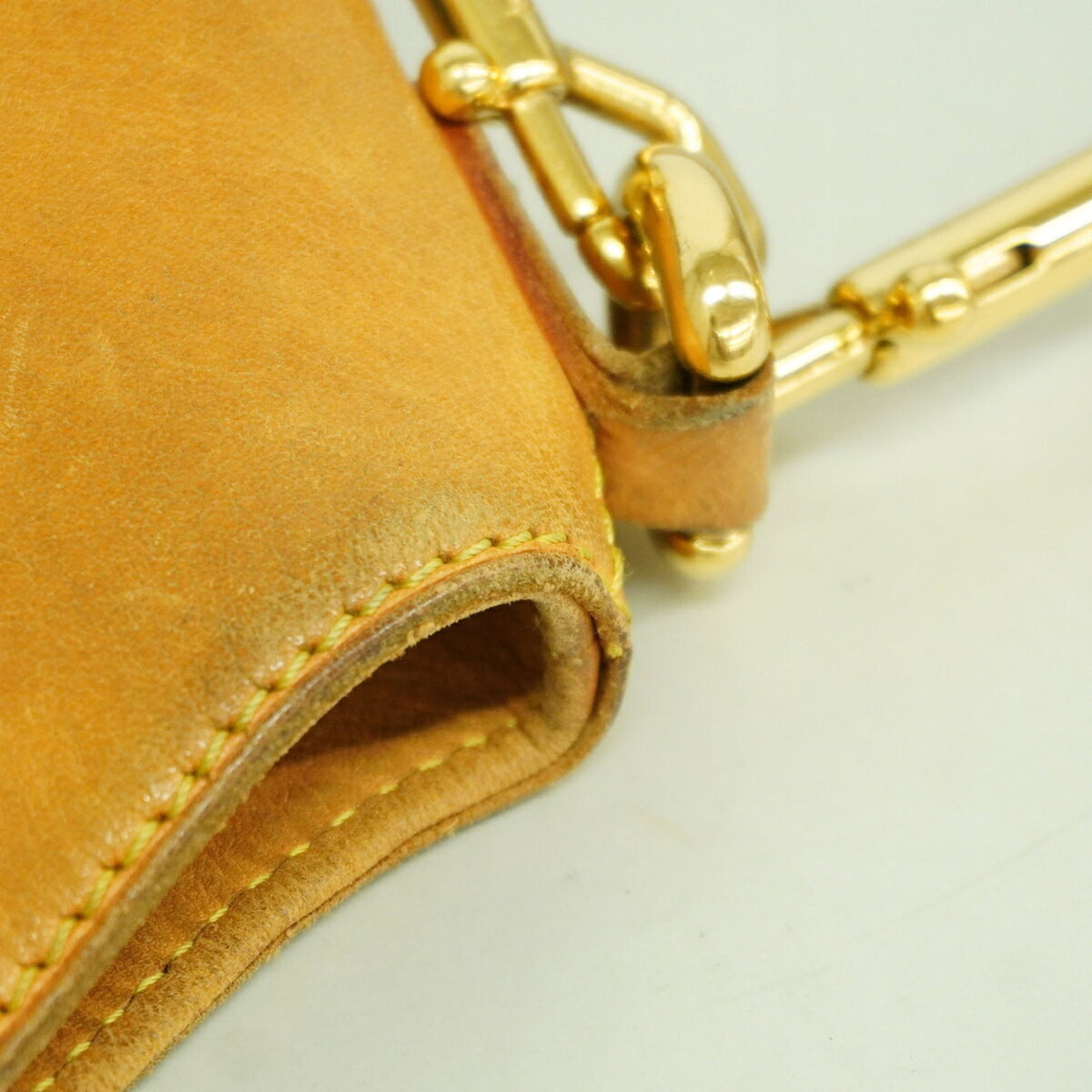 Louis Vuitton Noir Handbag (Pre-Owned)