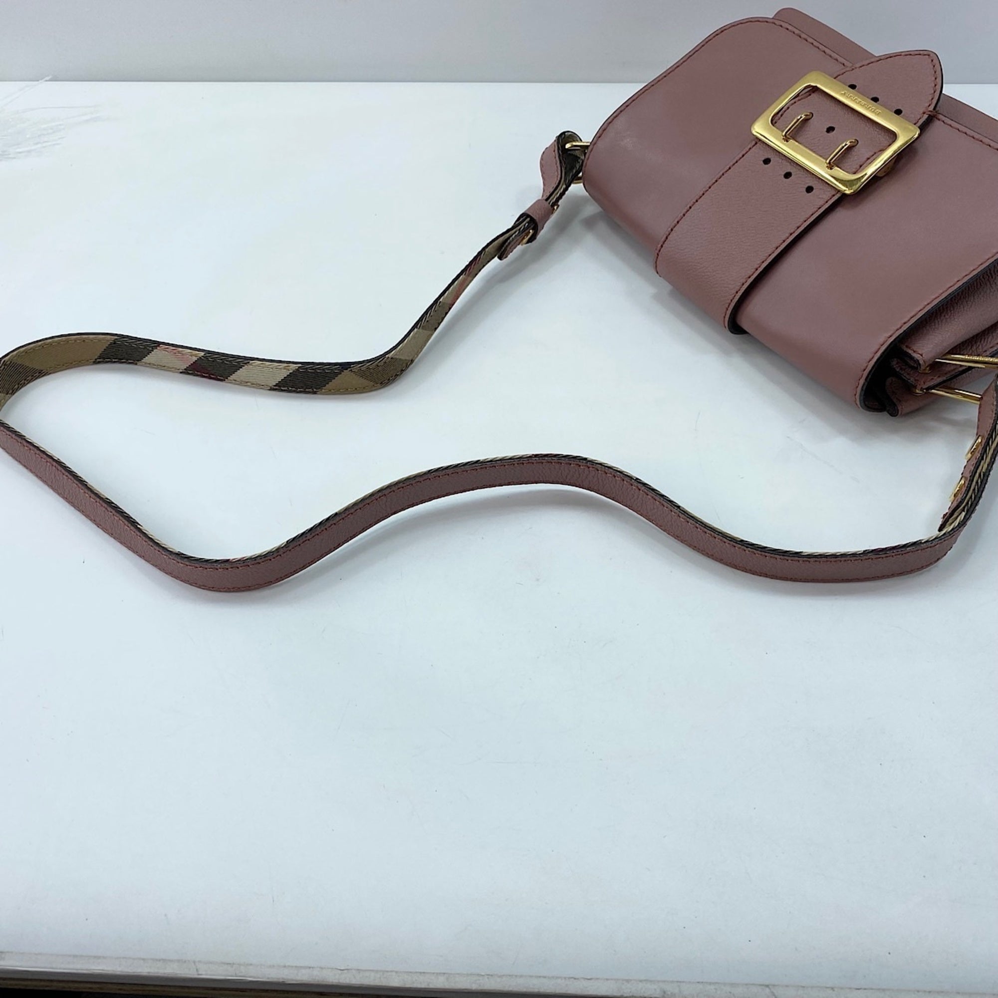 Burberry Pink Leather Shoulder Bag (Pre-Owned)