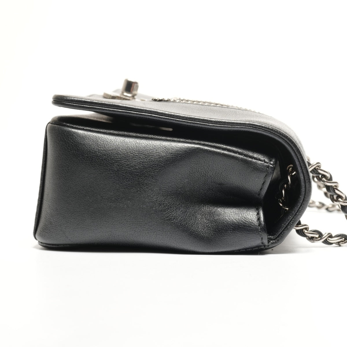 Chanel Black Leather Shoulder Bag (Pre-Owned)