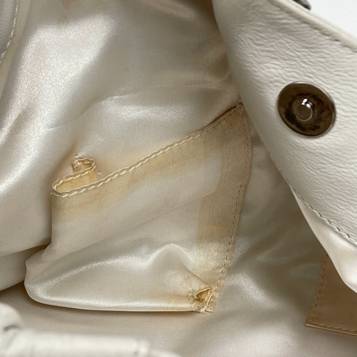Chanel Ivory Leather Shoulder Bag (Pre-Owned)