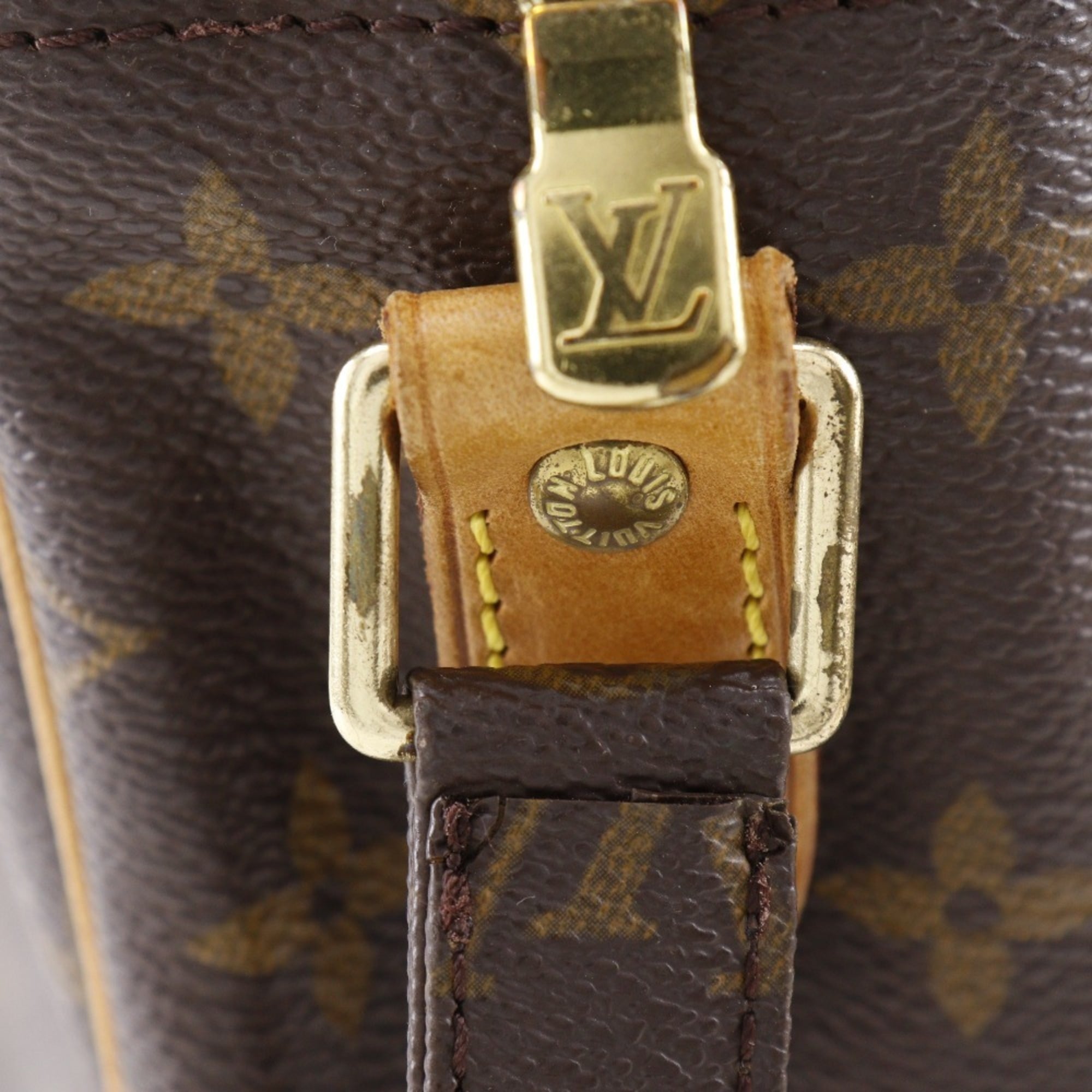 Louis Vuitton Brown Monogram Monogram Shoulder Bag (Pre-Owned)