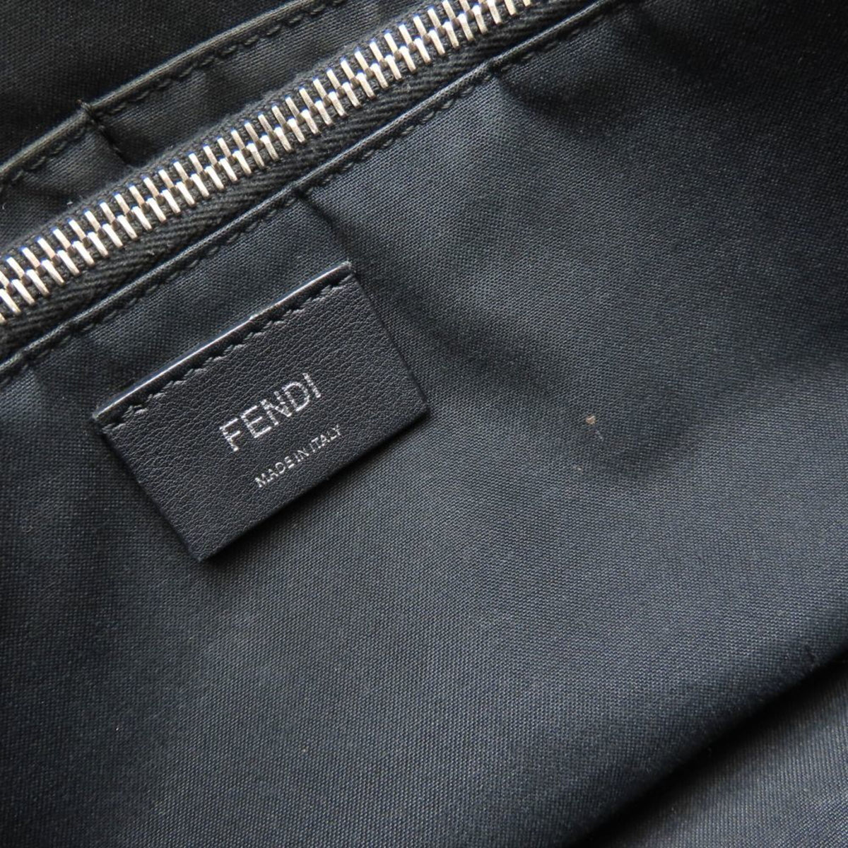 Fendi Black Leather Shoulder Bag (Pre-Owned)