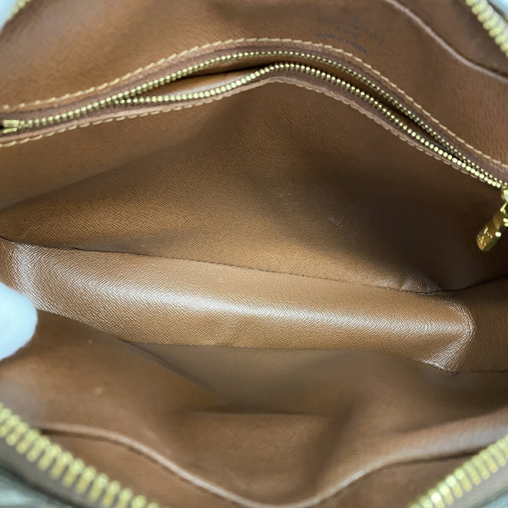 Louis Vuitton Brown Shoulder Bag (Pre-Owned)