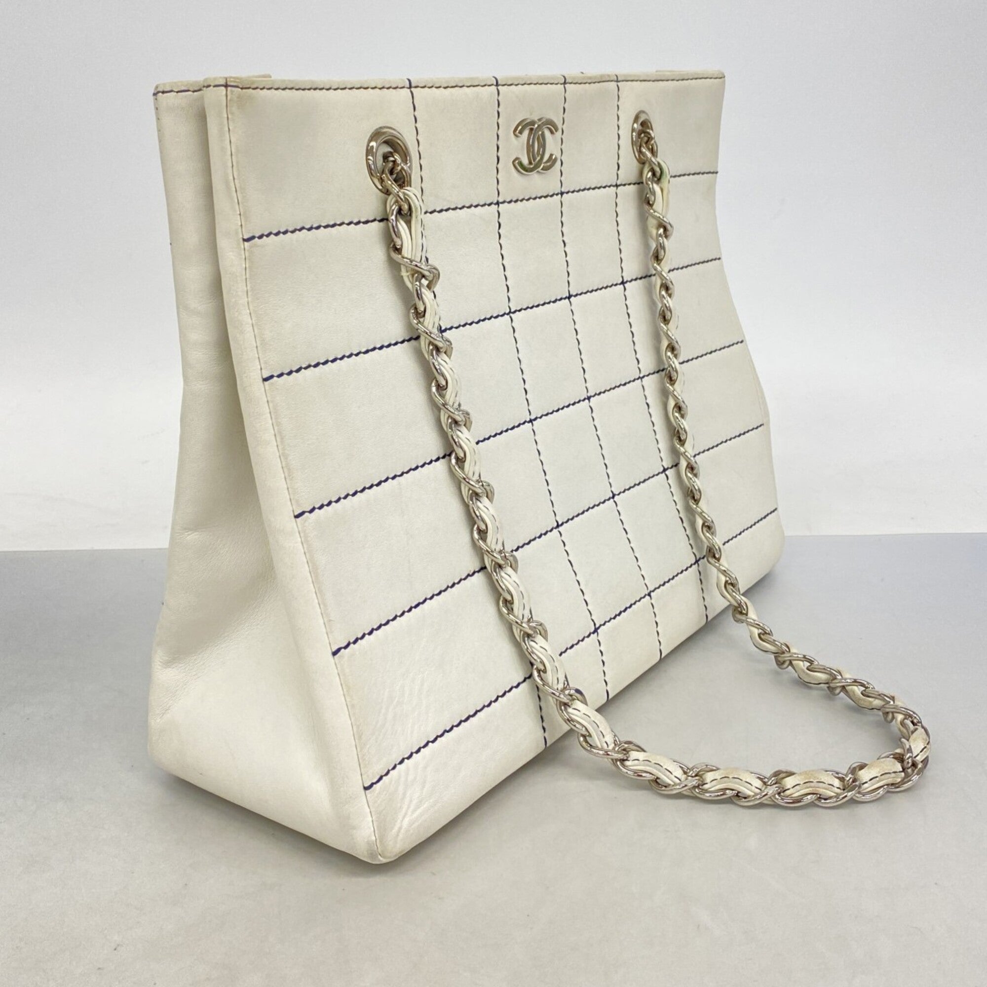 Chanel White Leather Tote Bag (Pre-Owned)