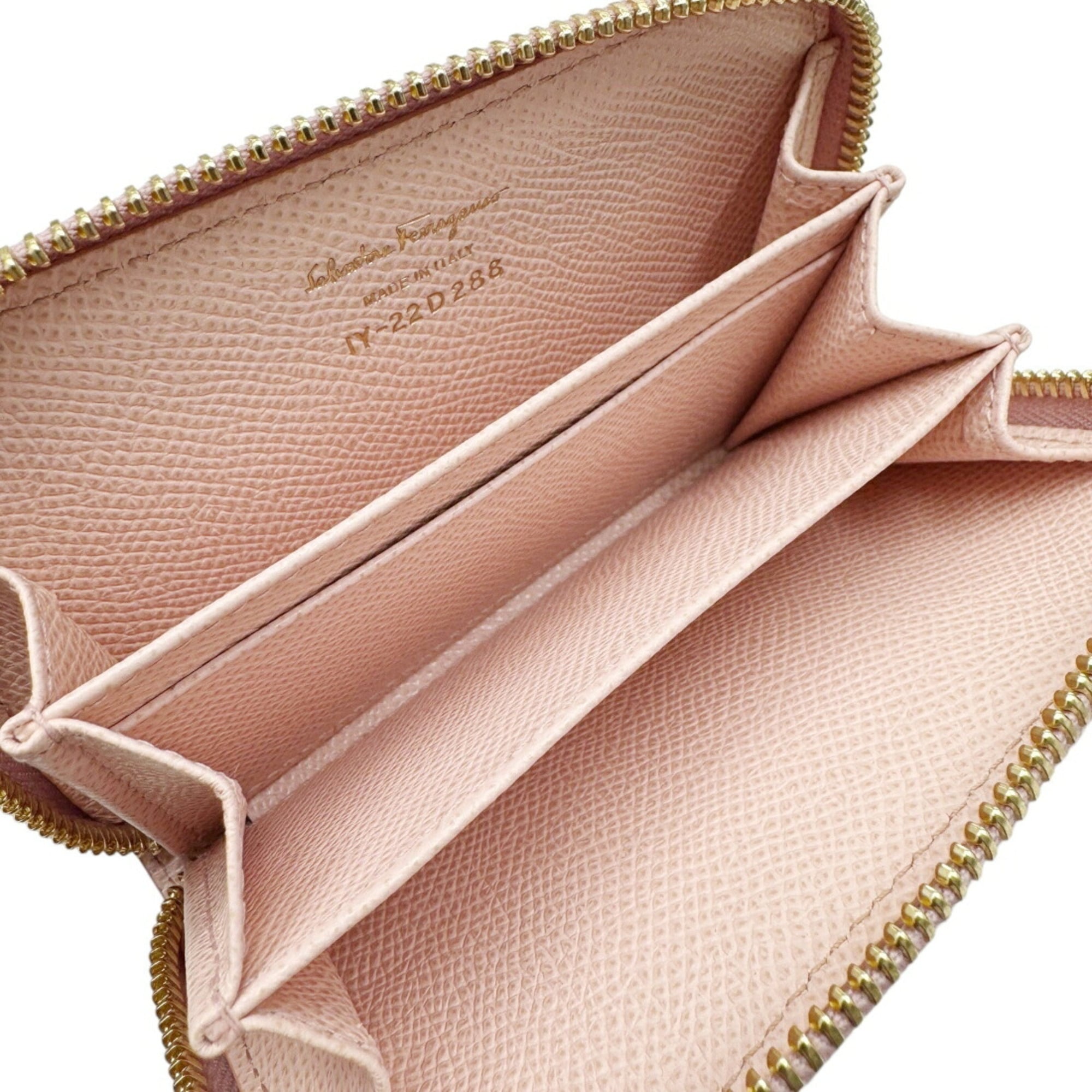 Salvatore Ferragamo Light Pink Leather Coin Purse/Coin Case (Pre-Owned)