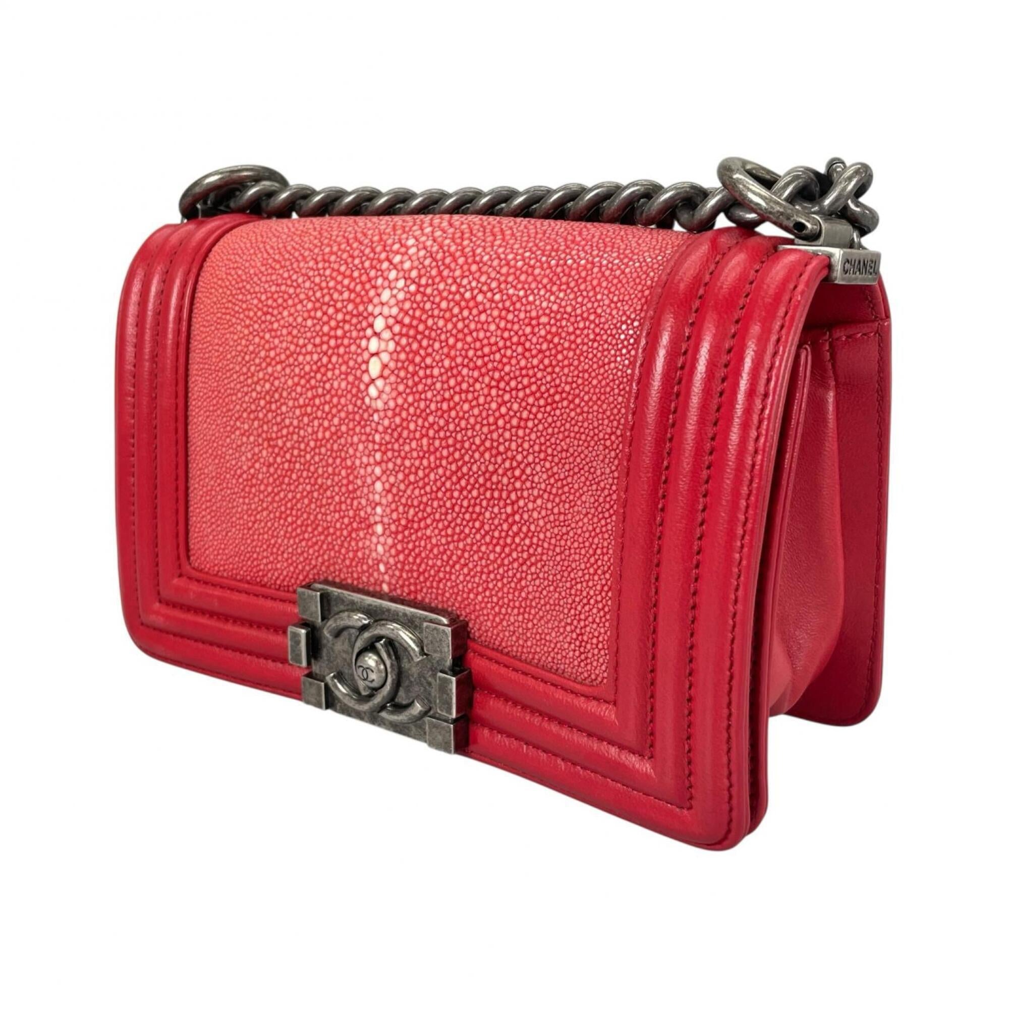 Chanel Red Color Leather Shoulder Bag (Pre-Owned)