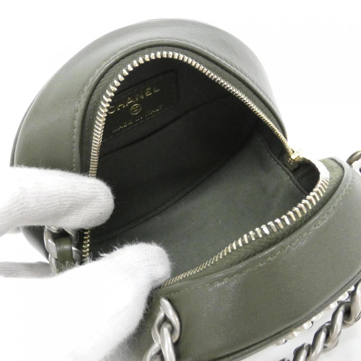 Chanel Green Leather Shoulder Bag (Pre-Owned)