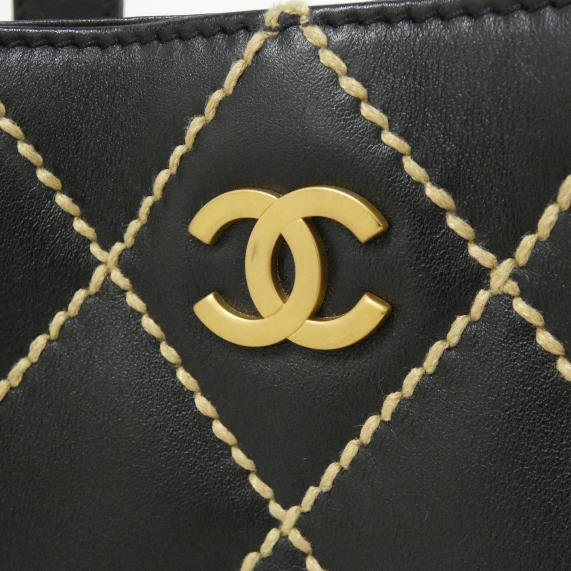 Chanel Beige Black Leather Handbag (Pre-Owned)