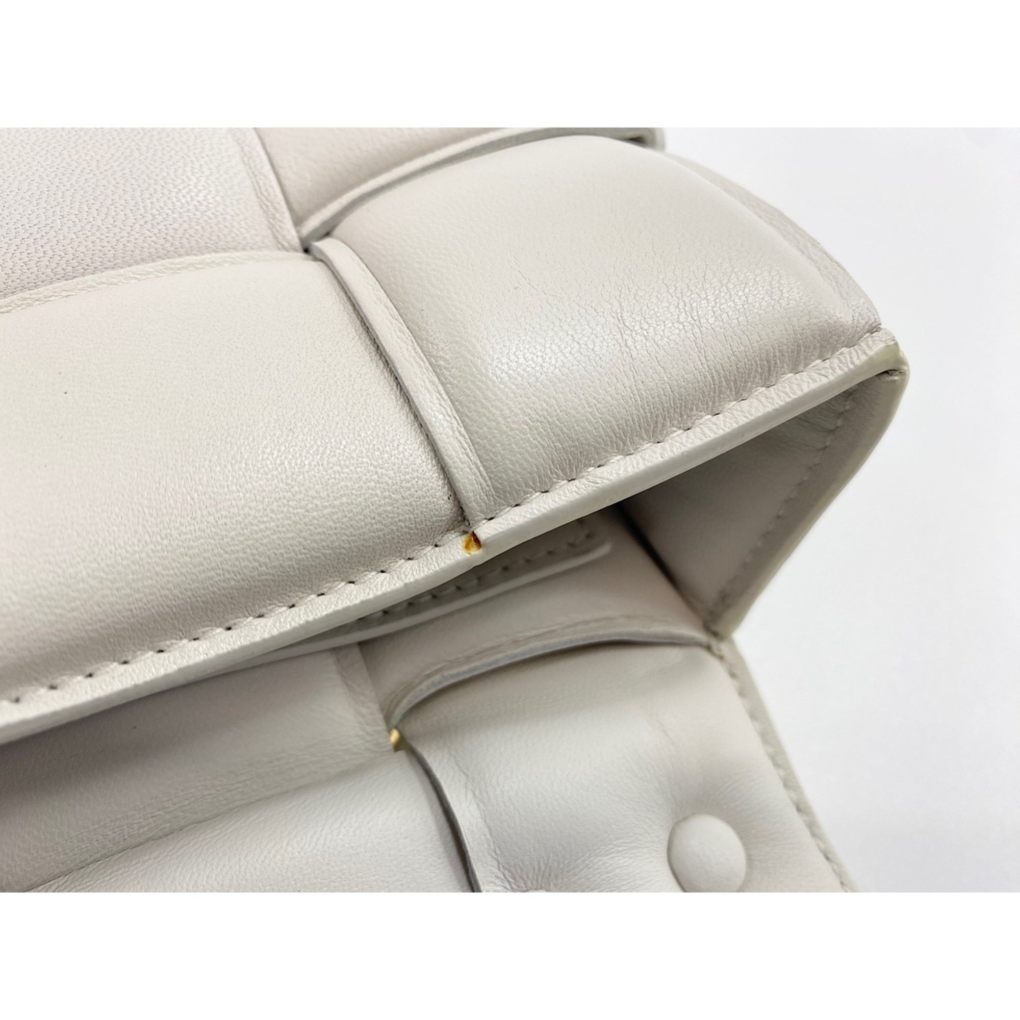 Bottega Veneta White Handbag (Pre-Owned)