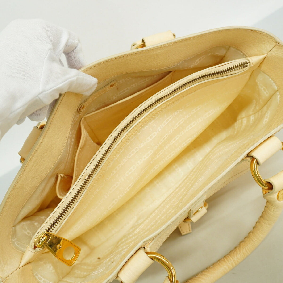 Celine Cream Leather Handbag (Pre-Owned)