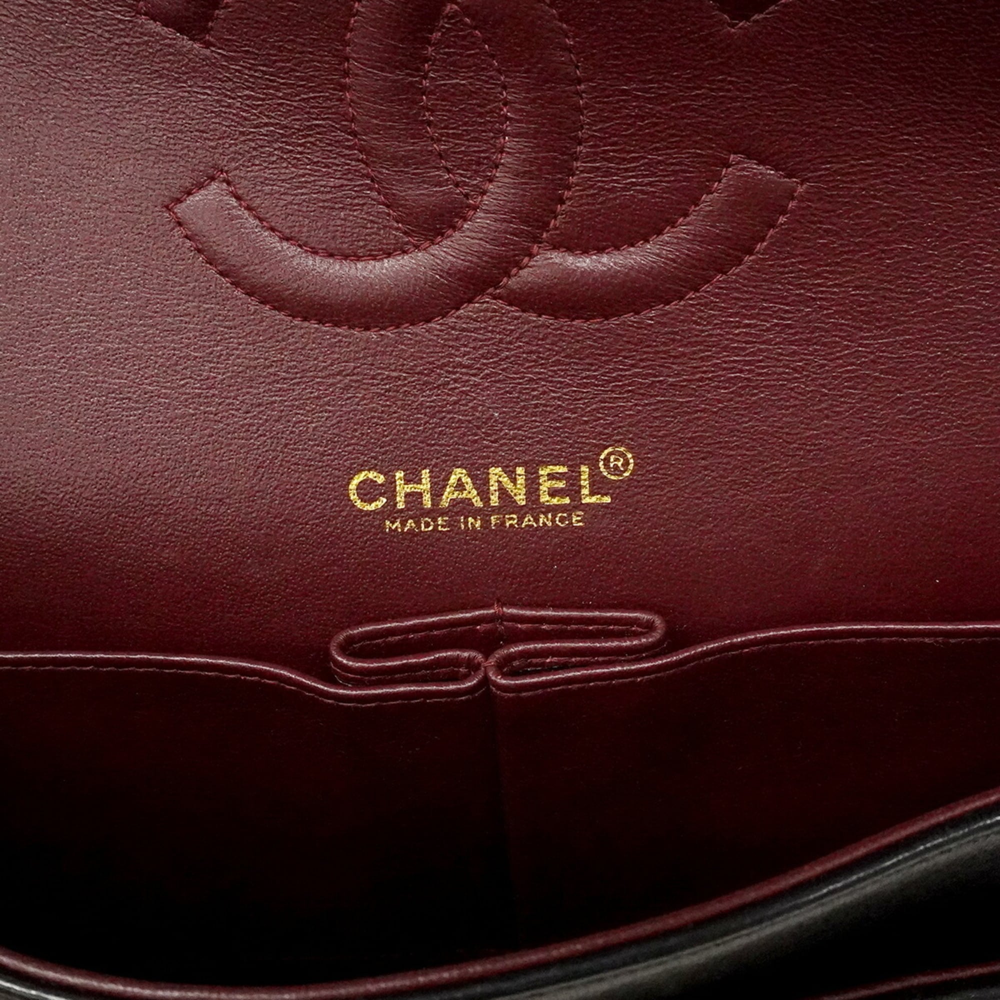 Chanel Black Leather Shoulder Bag (Pre-Owned)