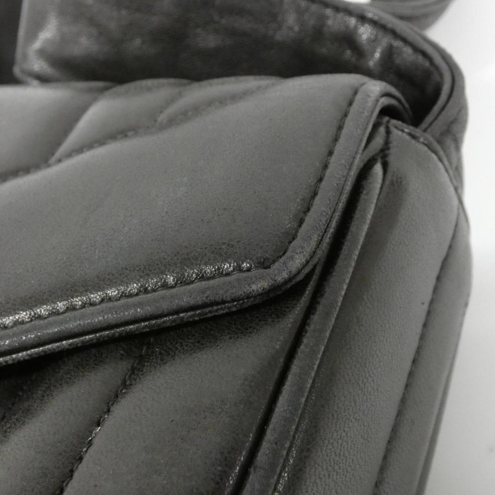 Chanel Black Leather Shoulder Bag (Pre-Owned)