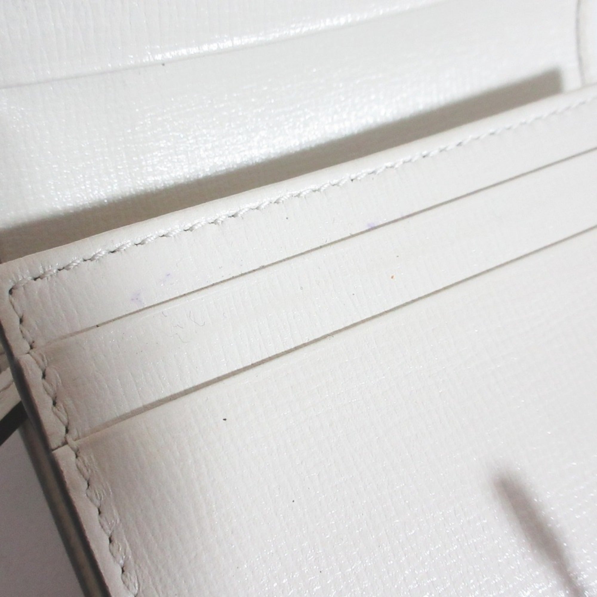 Gucci Grayish White Wallet (Bi-Fold) (Pre-Owned)