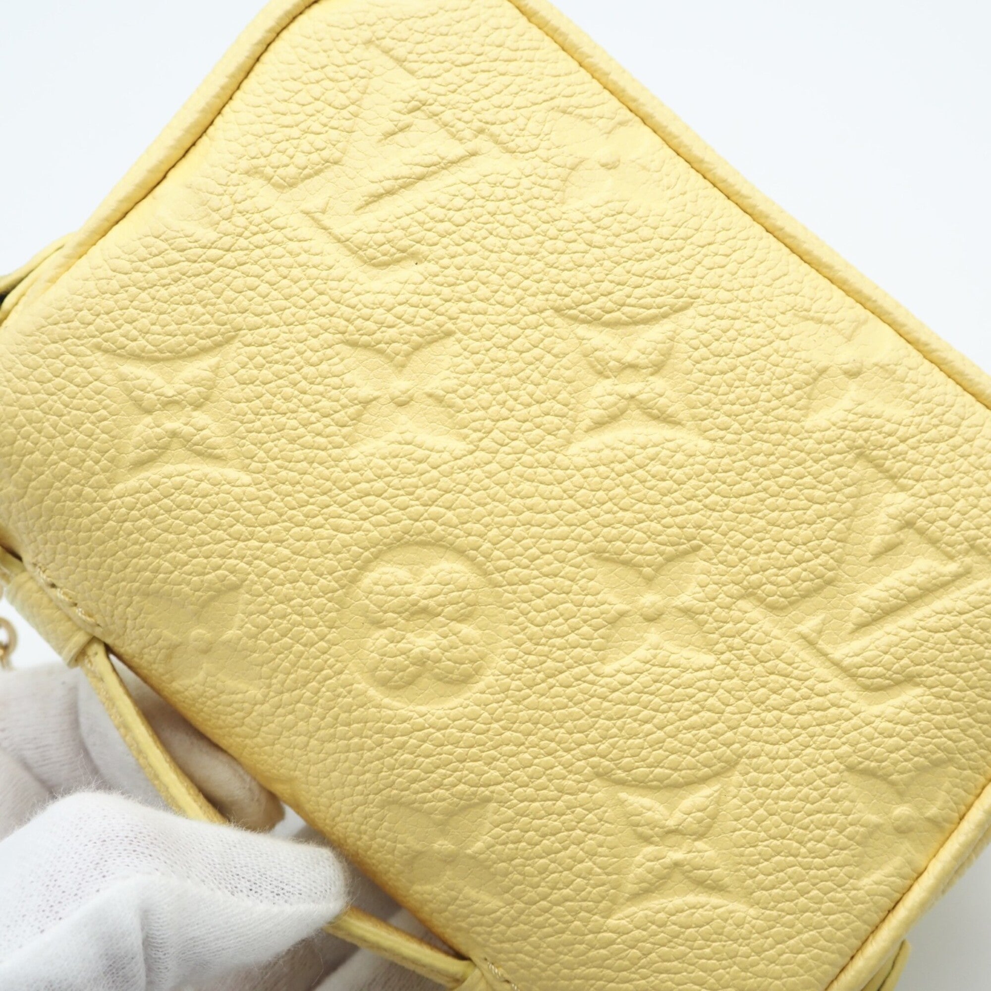 Louis Vuitton Yellow Leather Shoulder Bag (Pre-Owned)
