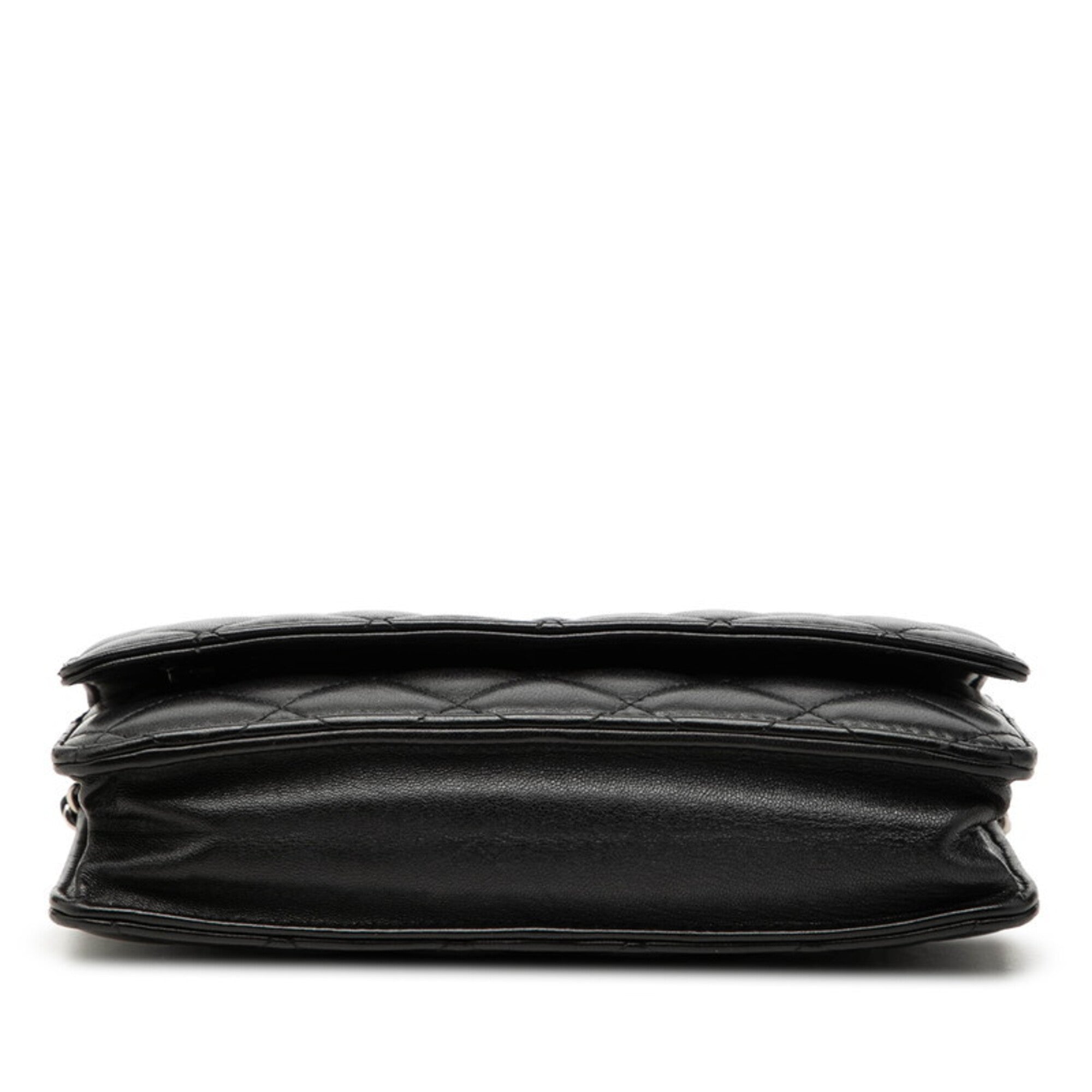 Chanel Matelasse Black Leather Shoulder Bag (Pre-Owned)