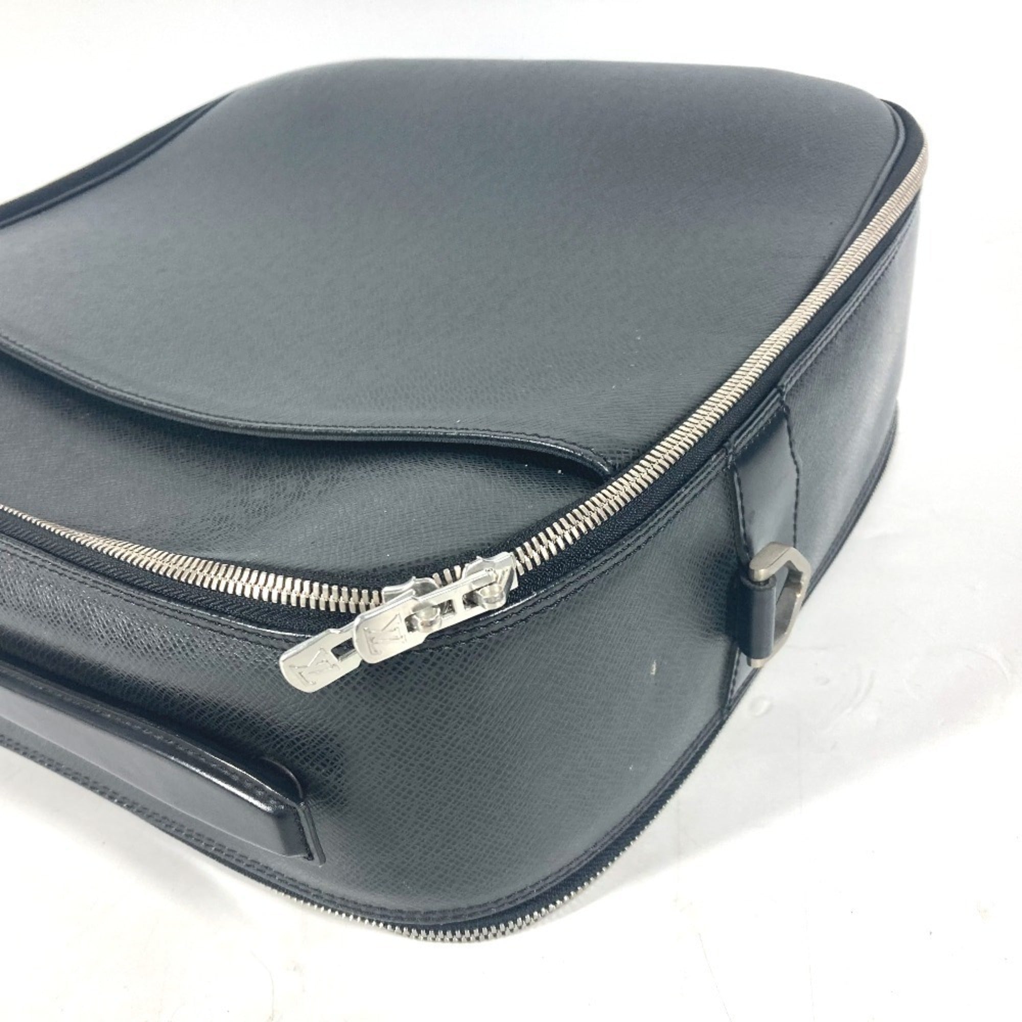 Louis Vuitton Ardoise Black Taiga Leather Handbag Shoulder Bag (Pre-Owned)