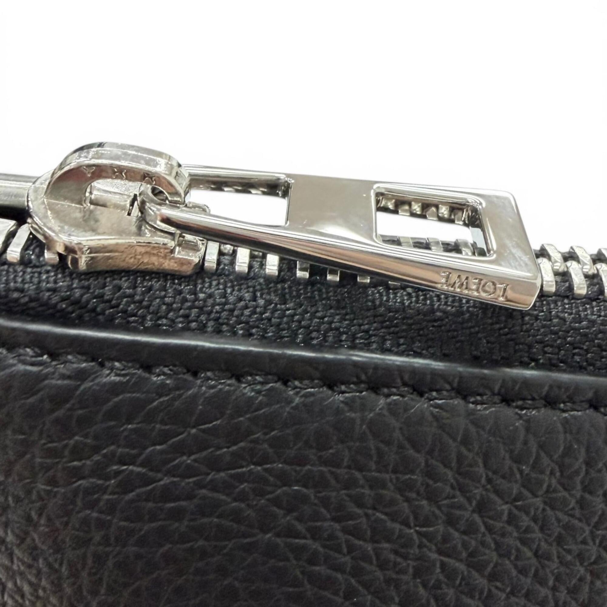 Loewe Black Leather Clutch Bag (Pre-Owned)