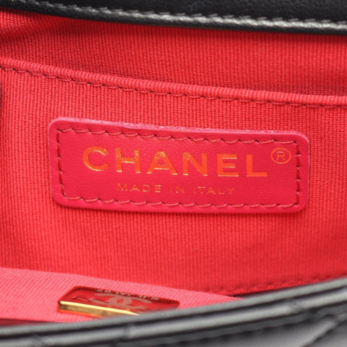 Chanel Black Leather Shoulder Bag (Pre-Owned)