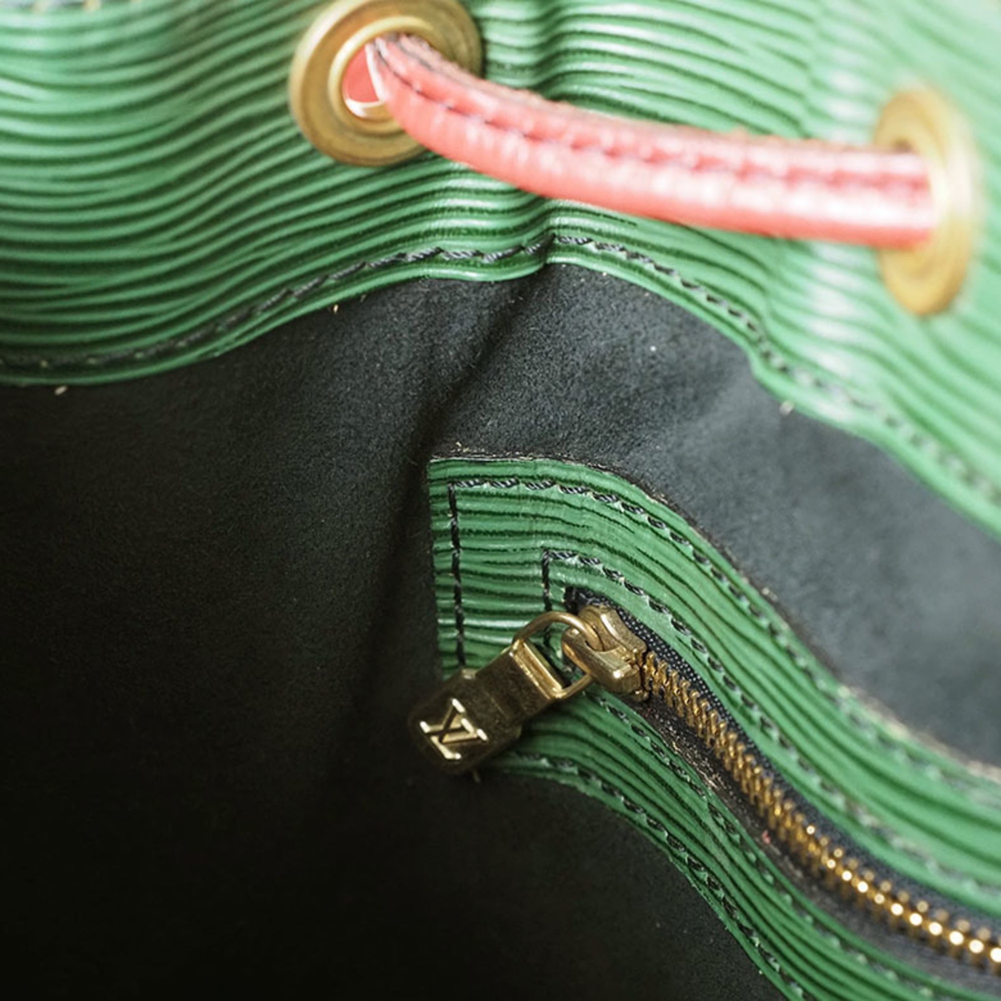 Louis Vuitton Green Epi Leather Shoulder Bag (Pre-Owned)