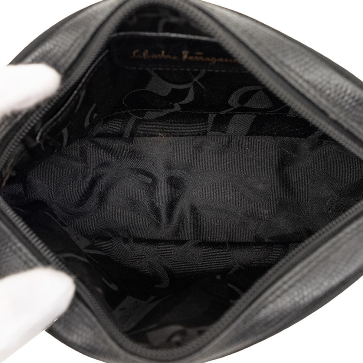 Salvatore Ferragamo Black Leather Shoulder Bag (Pre-Owned)