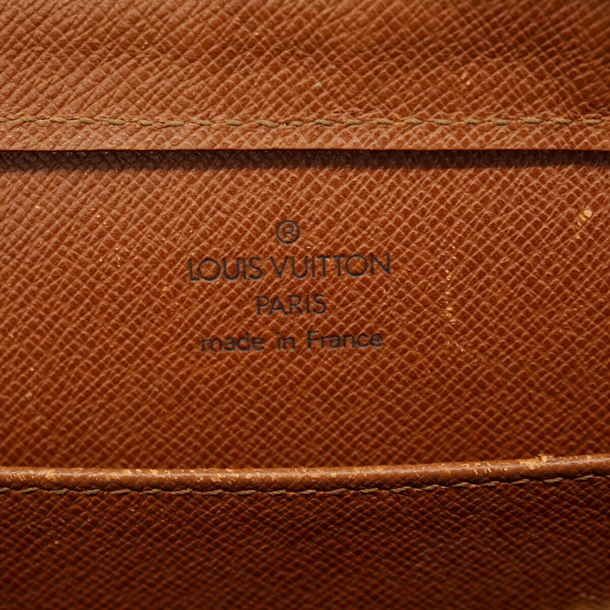 Louis Vuitton Brown Clutch Bag (Pre-Owned)