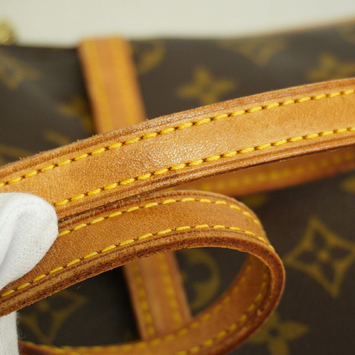 Louis Vuitton Brown Shoulder Bag (Pre-Owned)