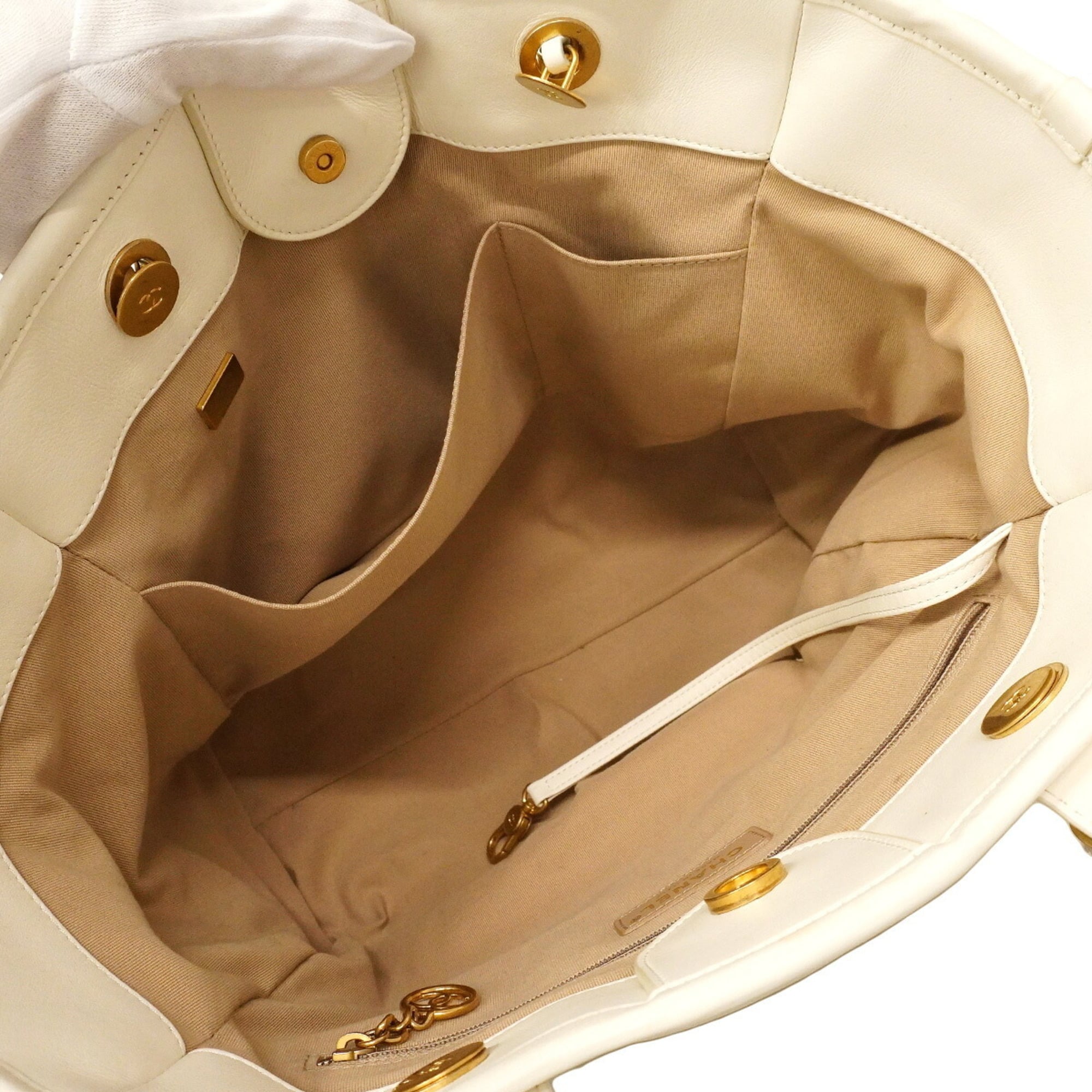 Chanel White Leather Tote Bag (Pre-Owned)
