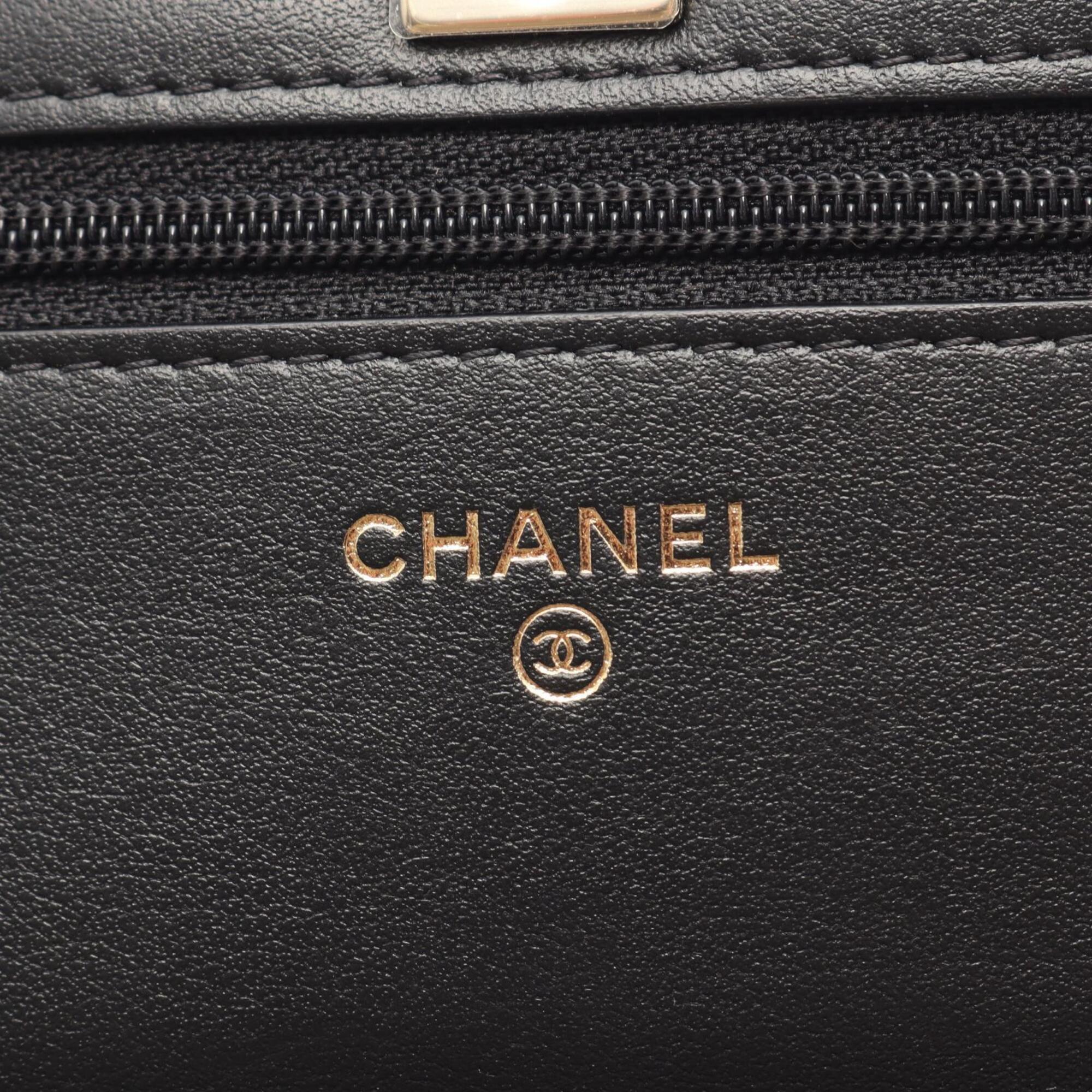 Chanel Black Fabric Handbag Shoulder Bag (Pre-Owned)